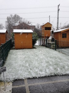 Garten + Hütte im Winter